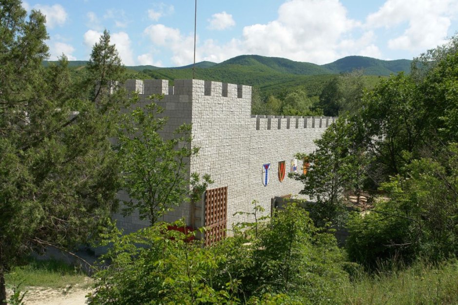 Замок львиная голова в Сукко музей пыток