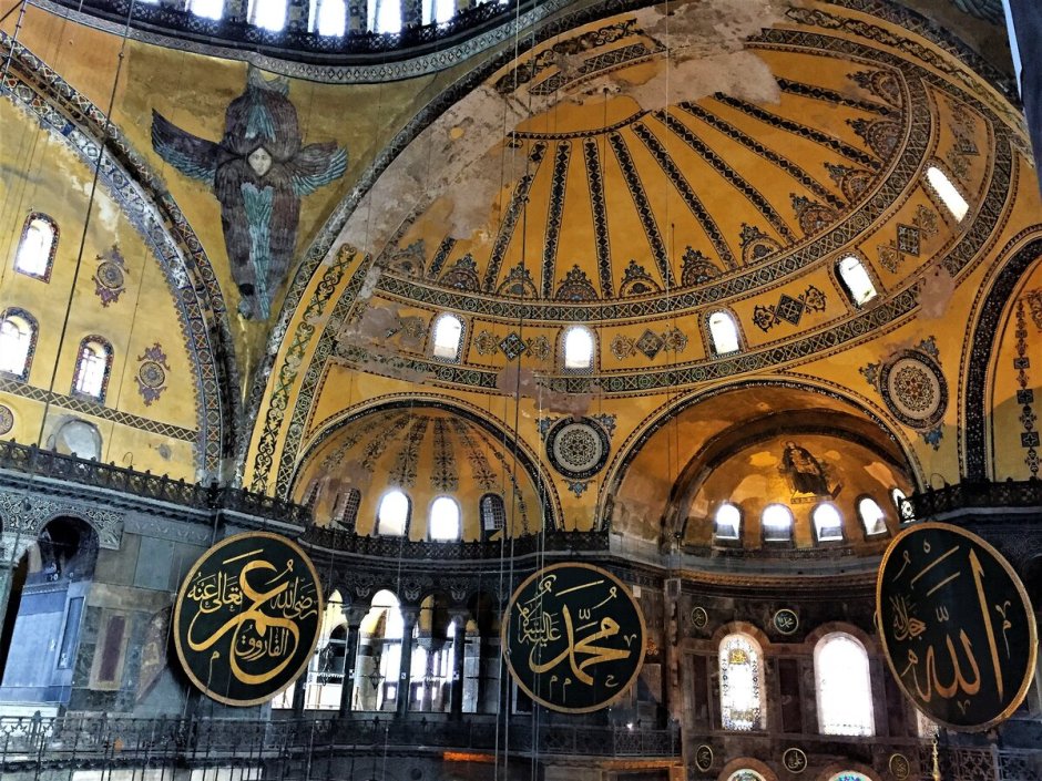 Достопримечательность Турции собор Святой Софии в Стамбуле внутри