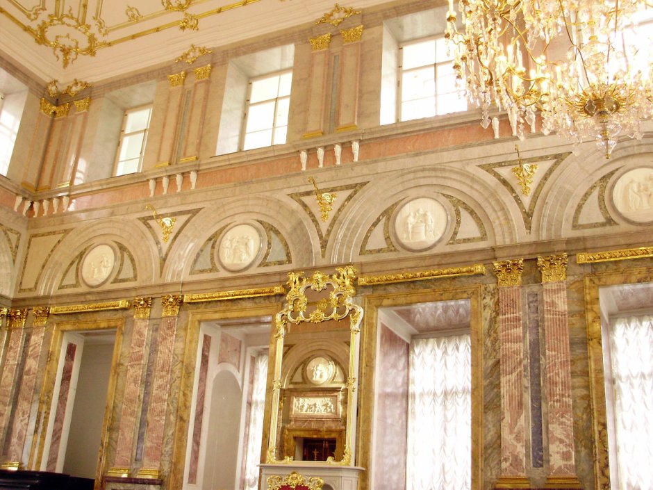 Лаковый зал мраморного дворца