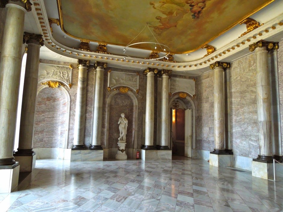 Мраморный зал дворец Сан Суси