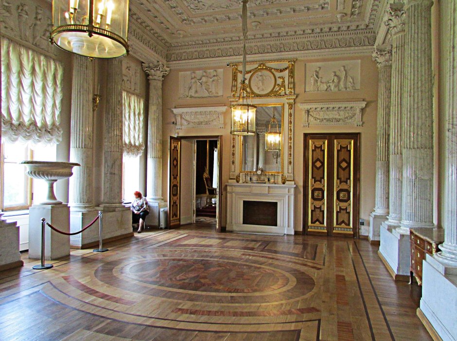 Мраморный дворец Ринальди лестница
