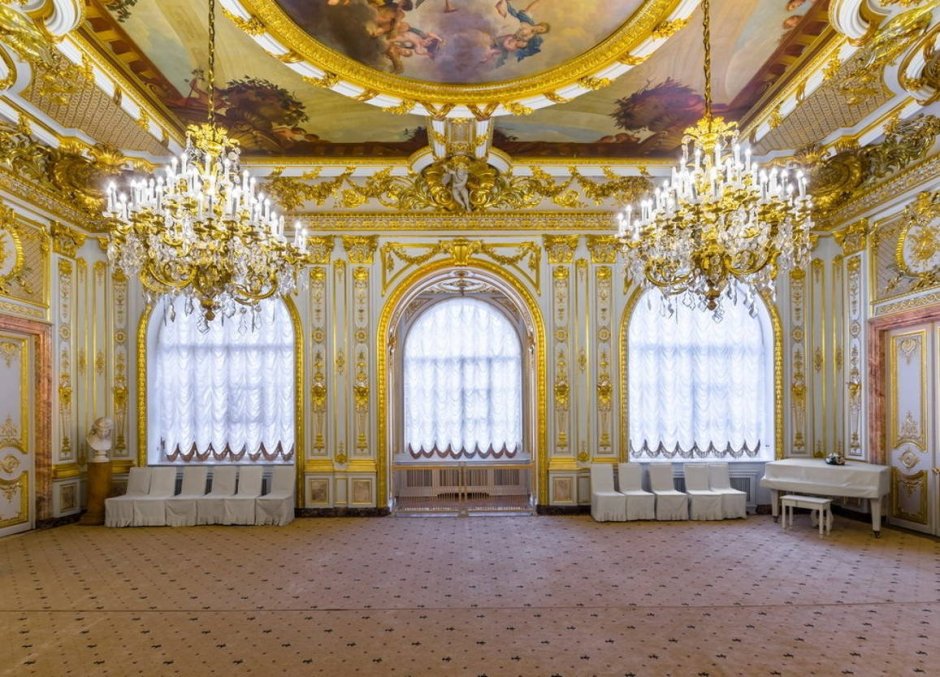 Пустая комната в особняке