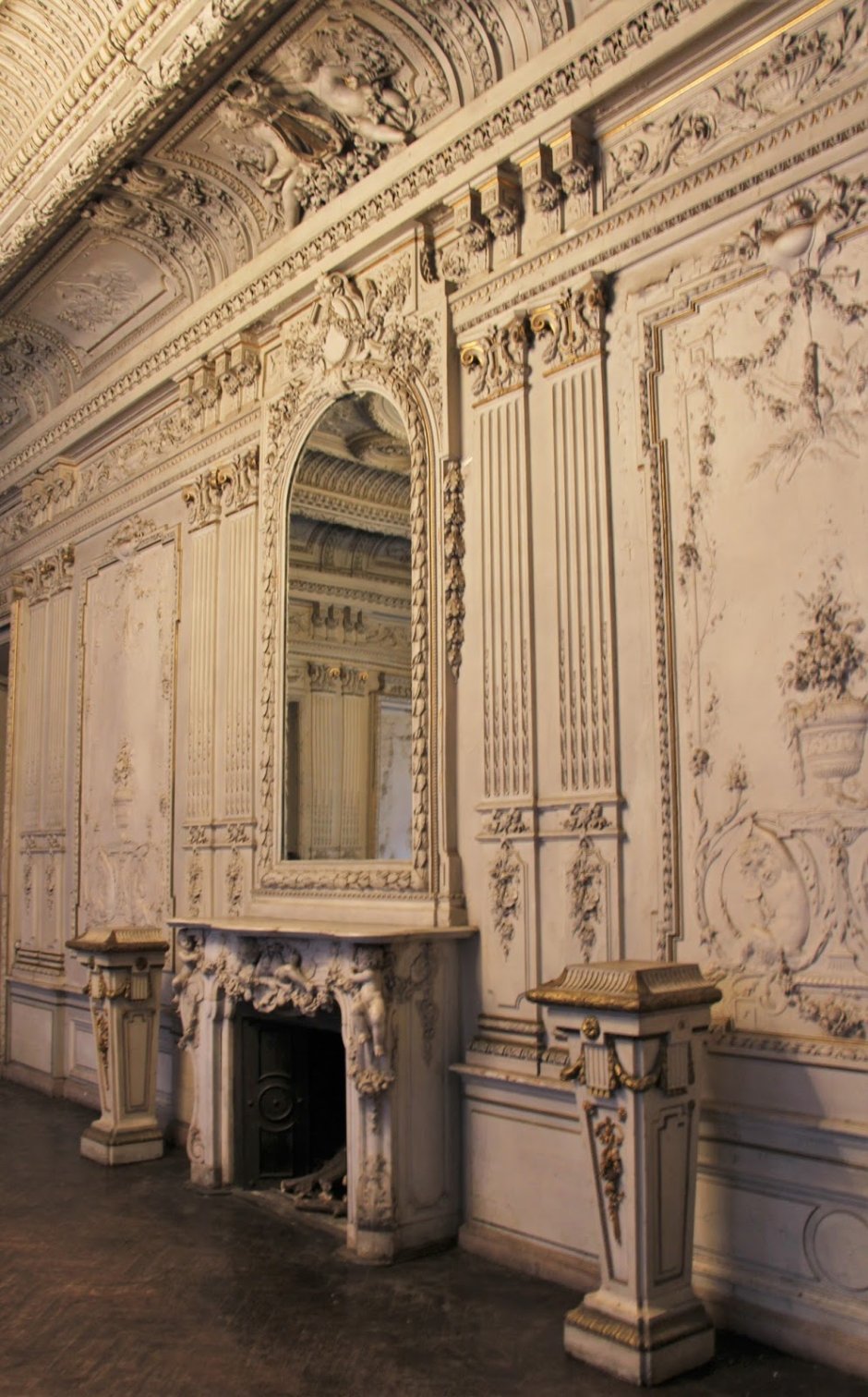 В Петербурге особняк Брусницыных белый зал