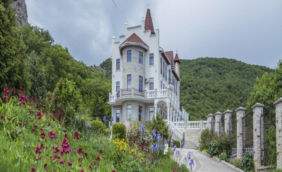 Отель белый замок Крым Солнечная Долина