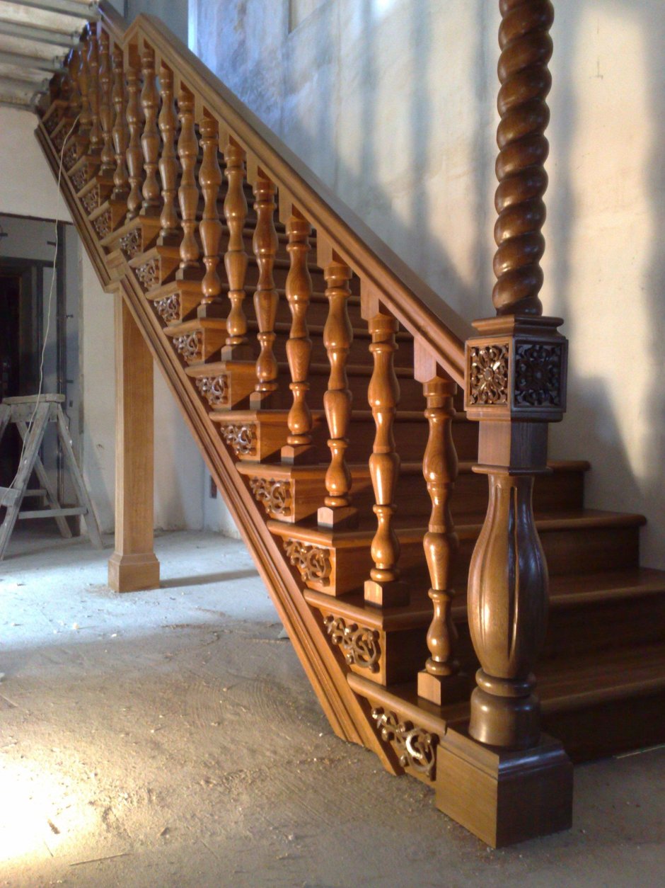 Покрасить лестницу деревянную