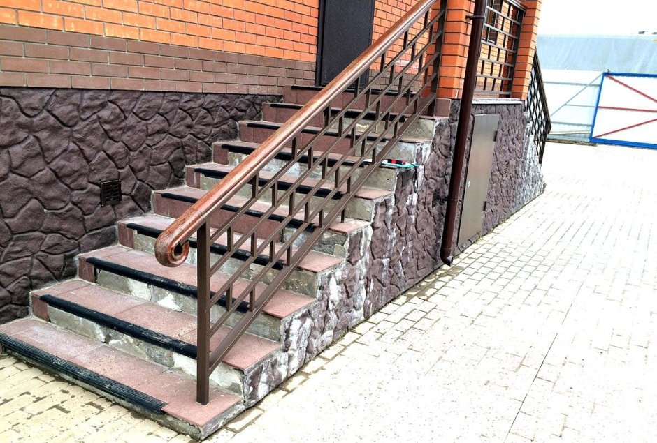 Уличная лестница в дом