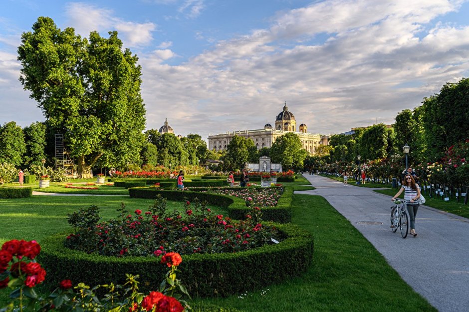 Фольксгартен парк в Вене