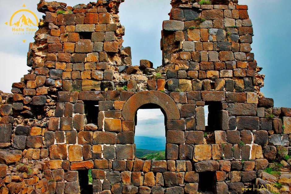 Остатки стен Ереванской крепости