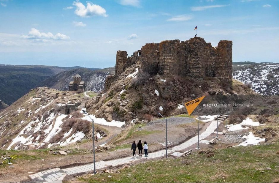 Крепость Амберд - Ереван зима
