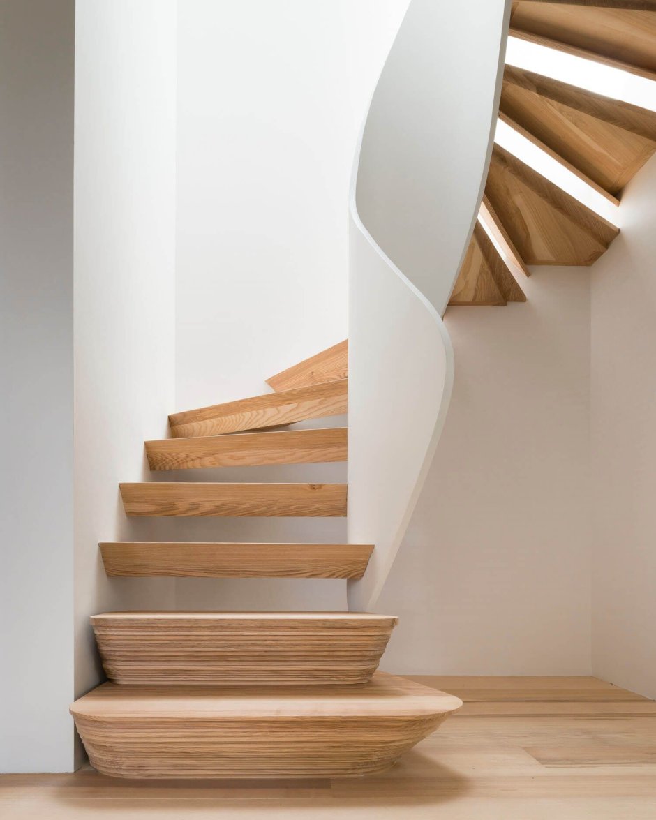 Дизайнерская лестница из фанеры