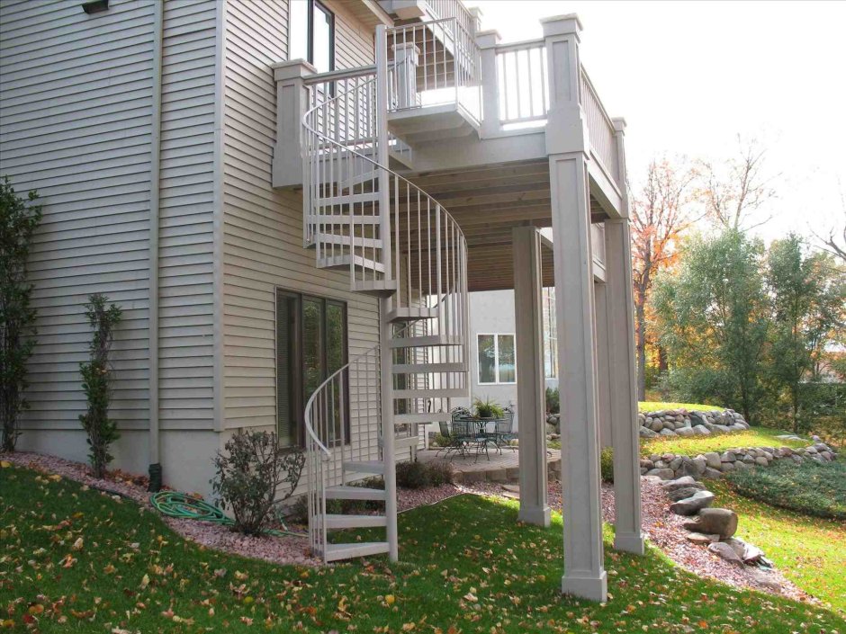 Наружные лестницы на 2 этаж