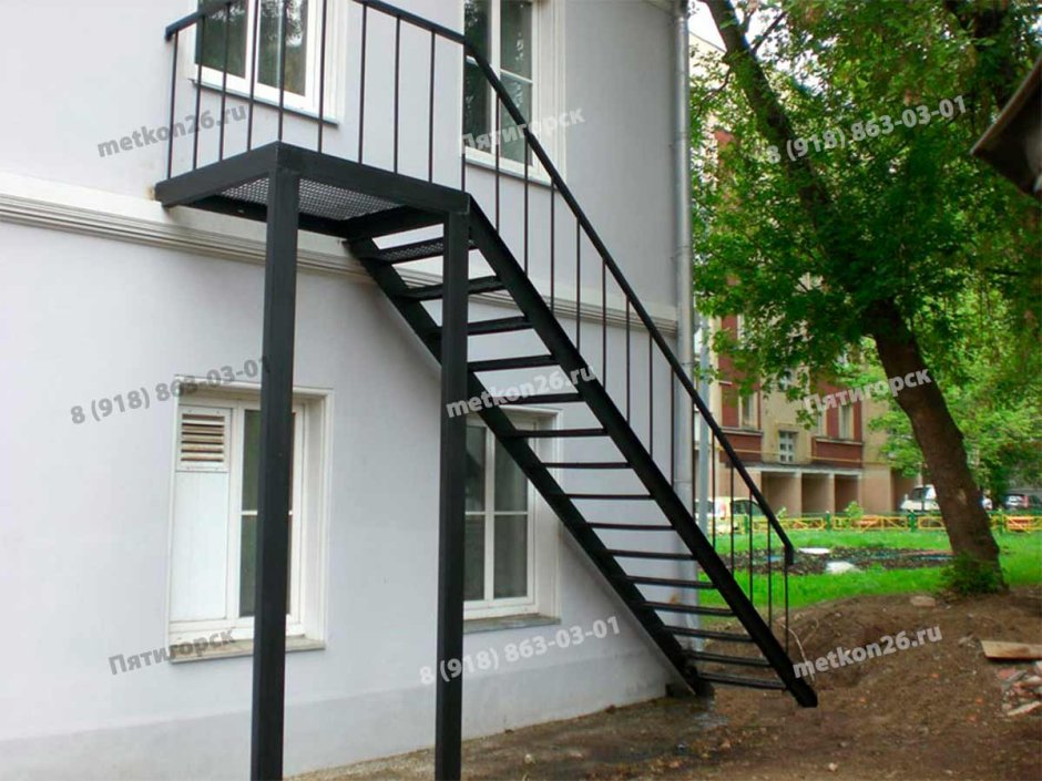 Одномаршевая наружная лестница