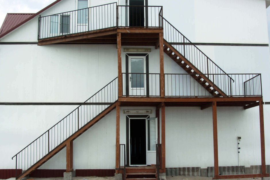 Наружная лестница на крышу