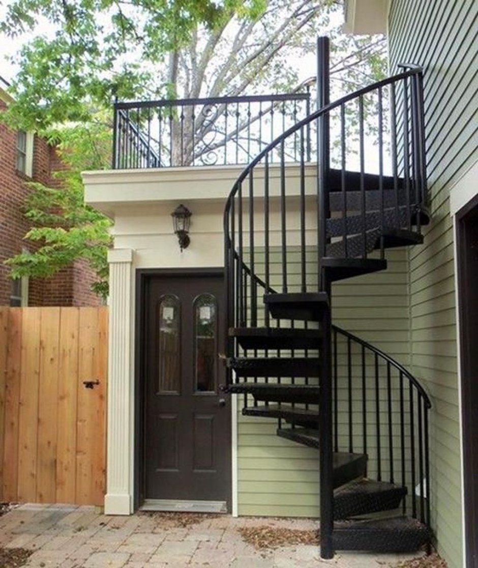 Наружные лестницы двухэтажных домов