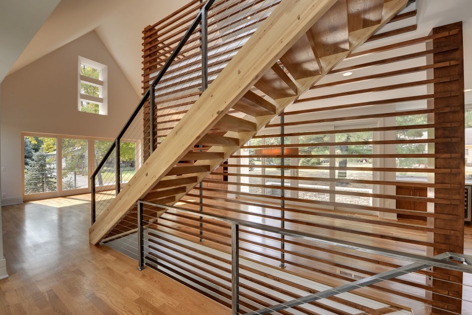 Компактная лестница на мансарду