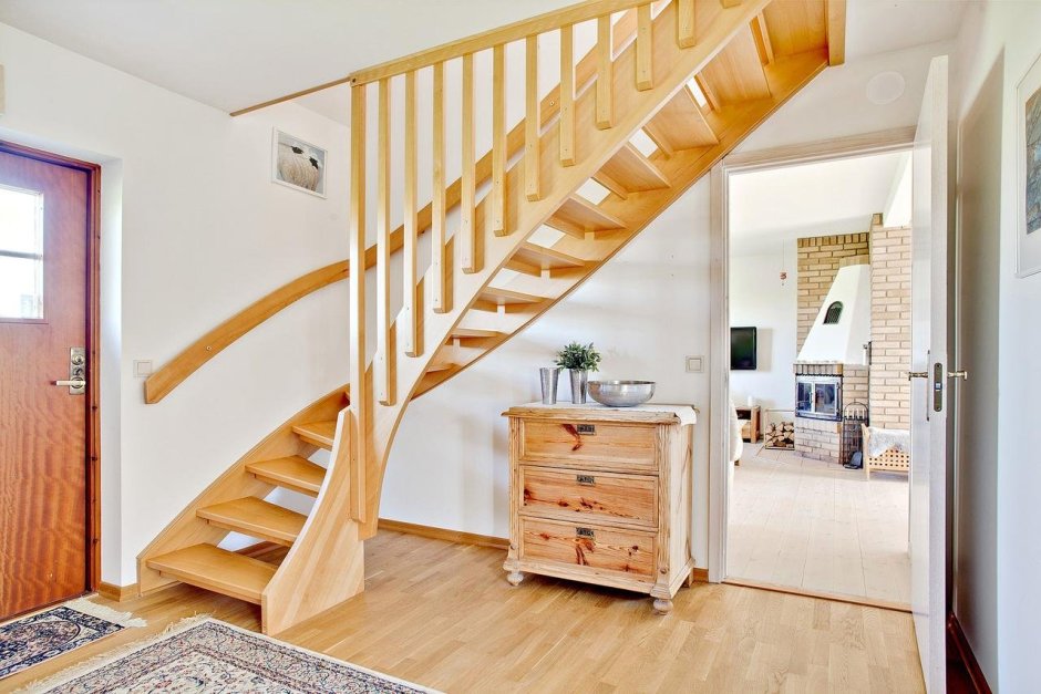 Наружная лестница на второй этаж