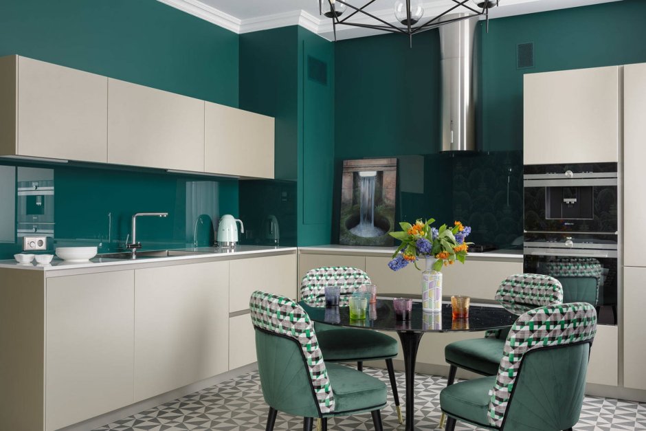 Дизайн интерьера с зеленой кухней