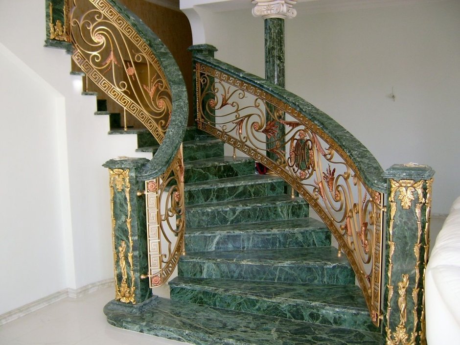 Лестница из мрамора