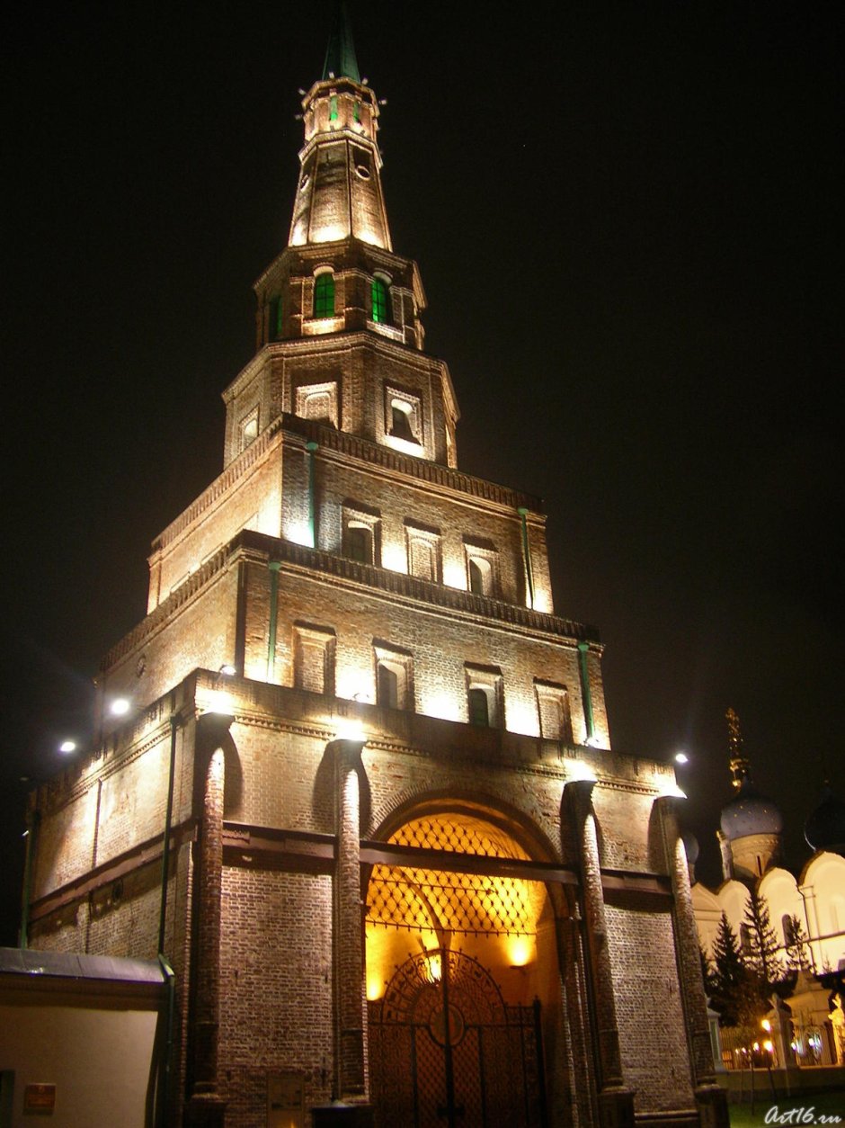 Башня Сююмбике в Казани ночная съемка