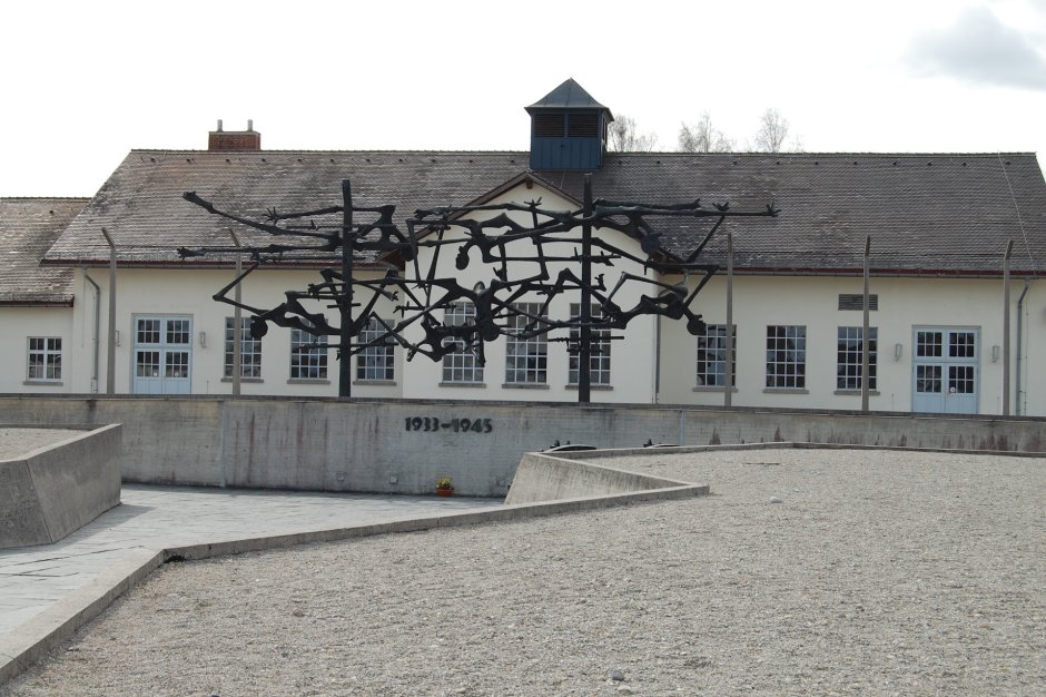 Дахау Arbeit macht frei