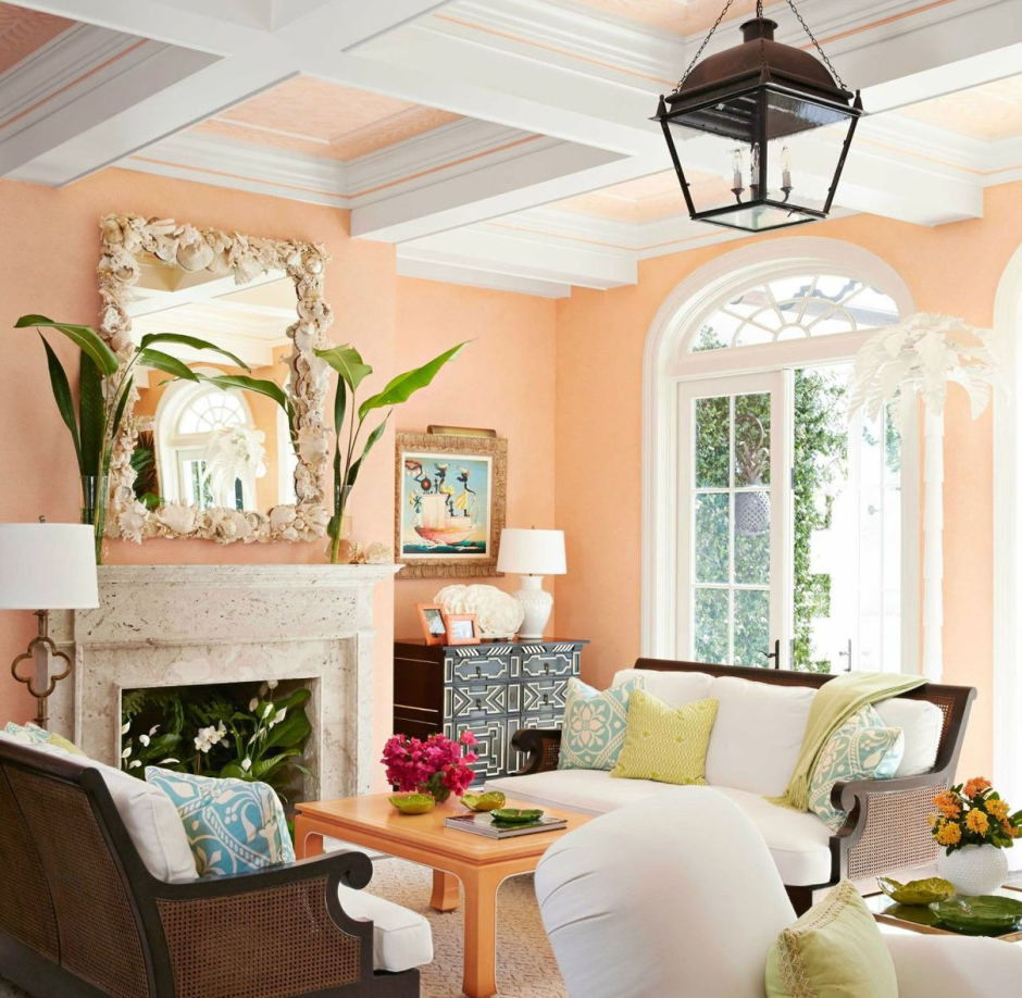Персиковый цвет стен в интерьере гостиной