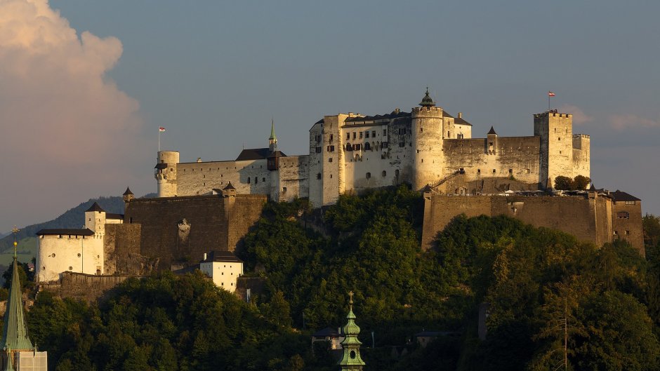 Красный замок в Австрии
