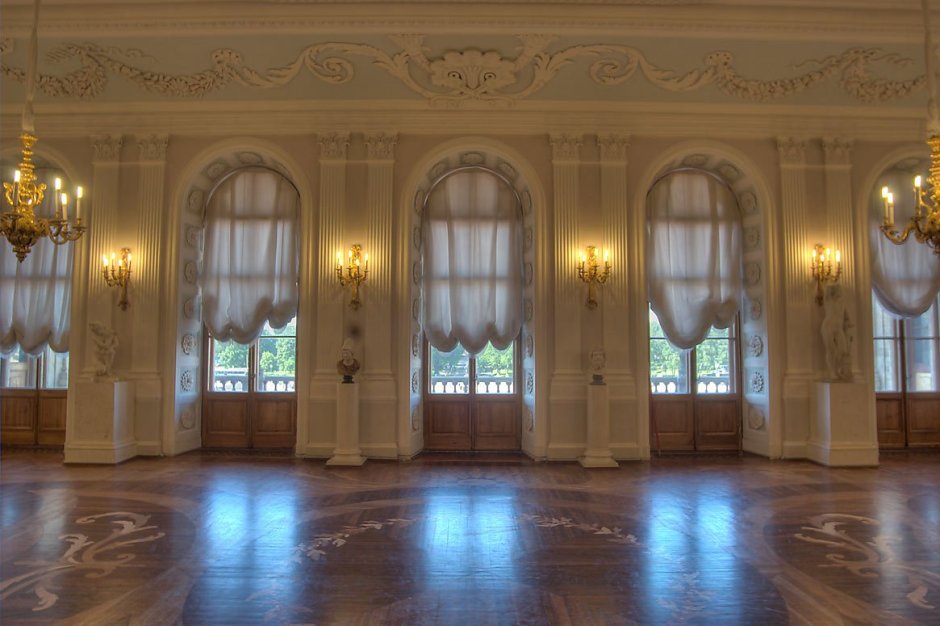 Бальный зал во Дворце 19 века