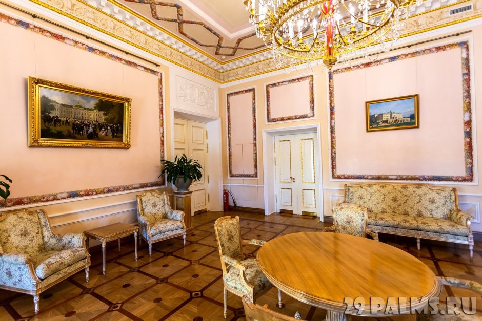 Дворец конгрессов Константиновский комната на последнем этаже