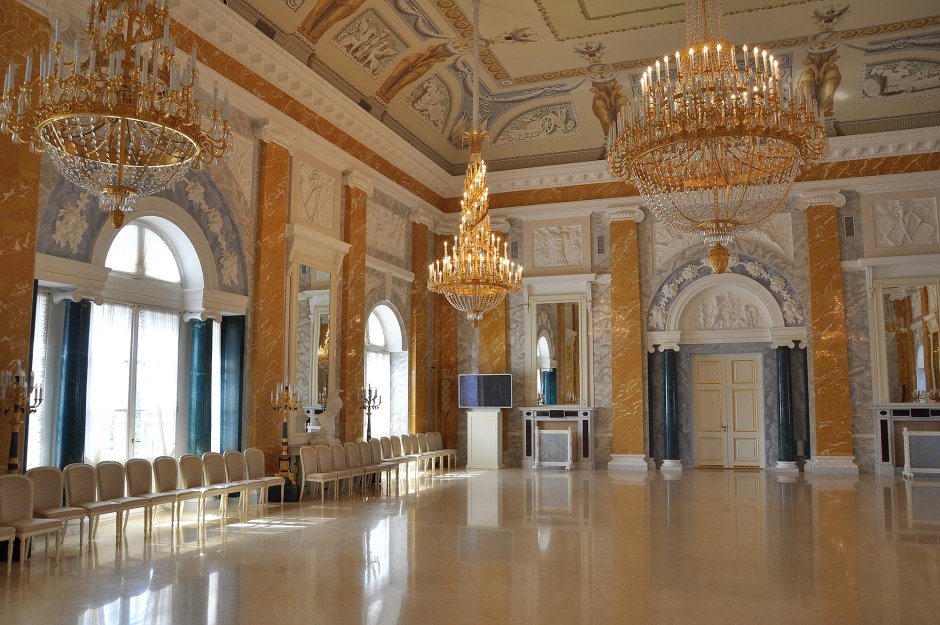 Мраморный зал Константиновского дворца