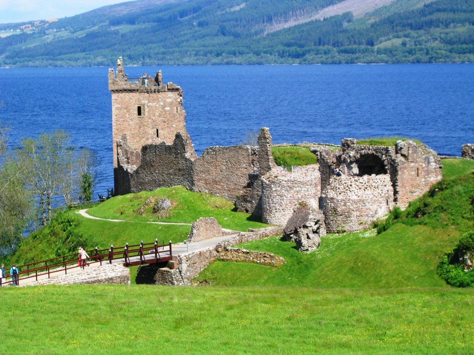 Замок Уркухарт Шотландия