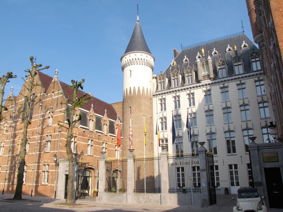 Дворец герцогов Неверских Palais Ducal de nevers