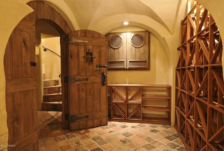 Сказочная дверь с замком