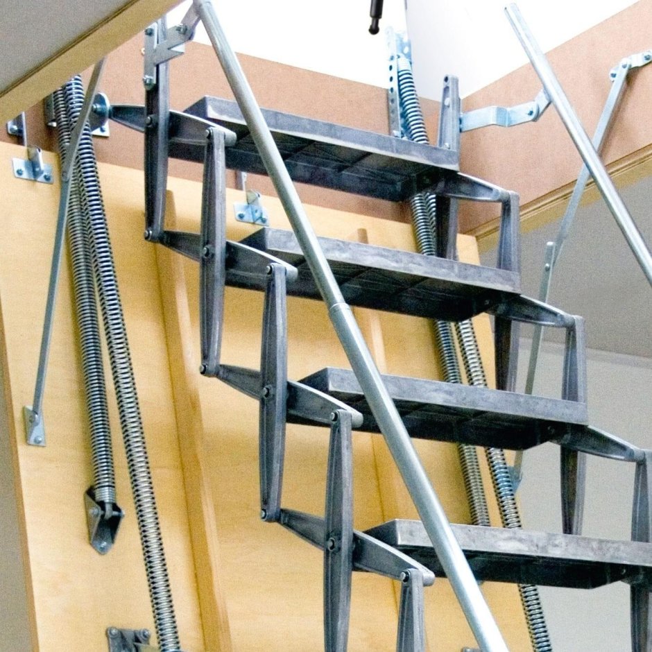 Складная металлическая лестница