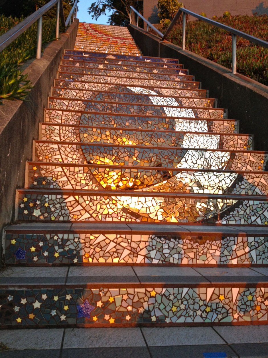 Мозаичная лестница на 16 Авеню в Сан Франциско