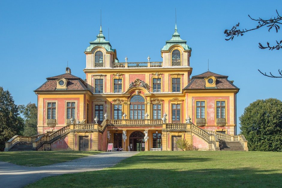 Королевский особняк le Palais Royal