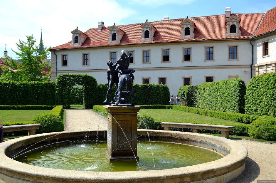 Вальдштейнский дворец Фрогги