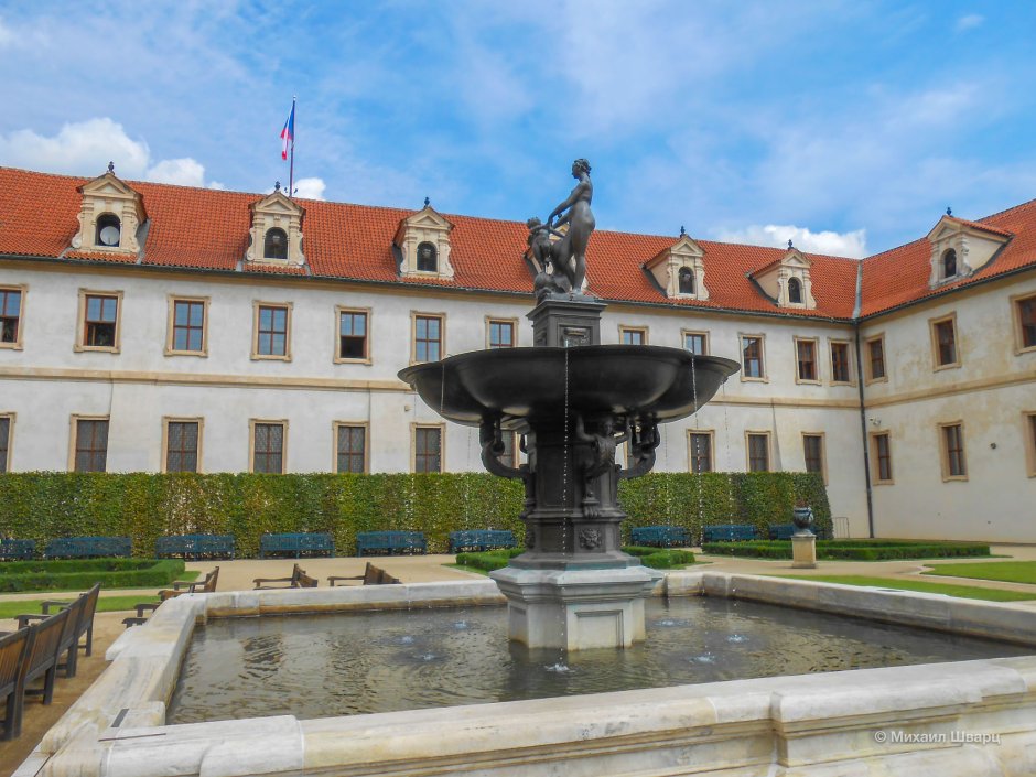 Вальдштейнский дворец в Праге