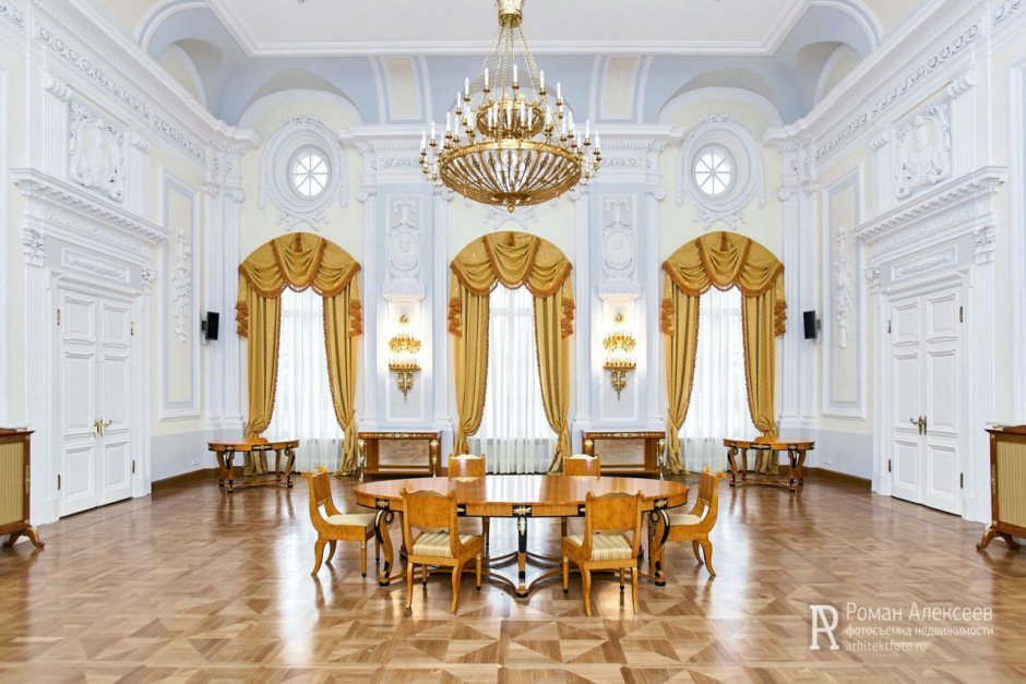 Петровский путевой дворец круглый зал