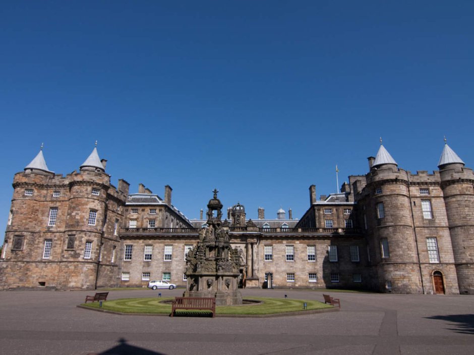 Холирудский дворец Шотландия
