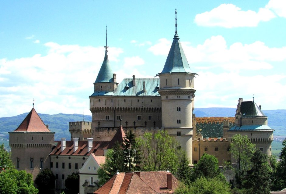 Бойницкий замок и дворец Потоцких