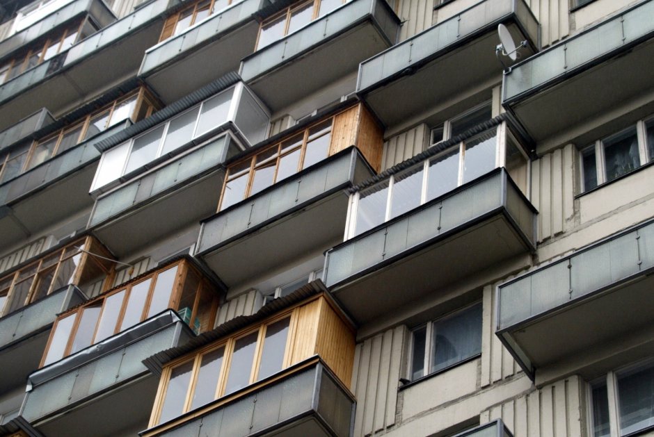 Пристройка балкона на первом этаже