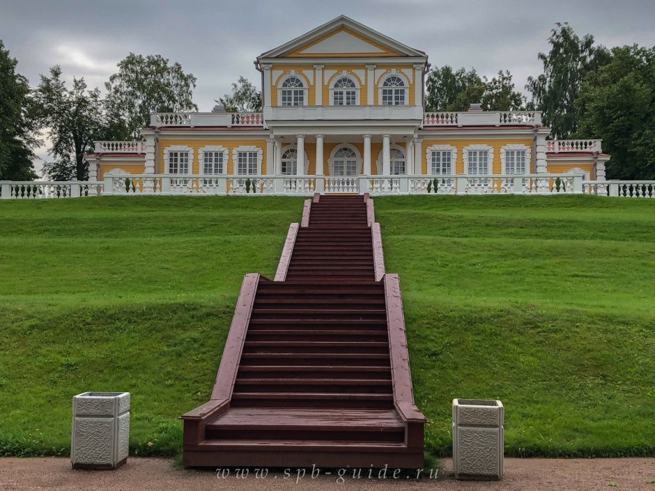 Дворец Петра в Петергофе