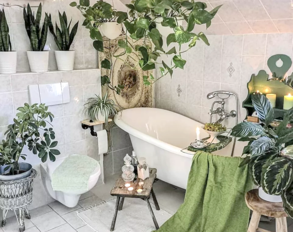 Интерьер ванной с растениями
