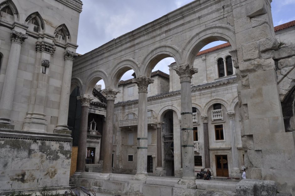 Дворец Диоклетиана в Сплите фасад