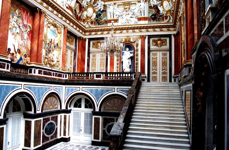 Королевский дворец в Неаполе интерьеры
