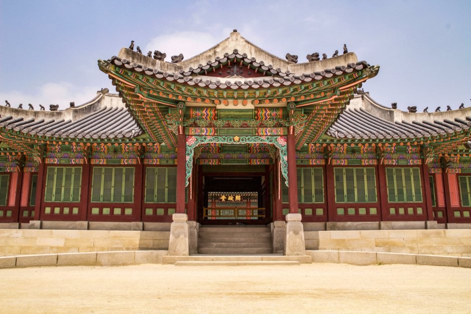 Дворец Чхандоккун в Южной Корее трон