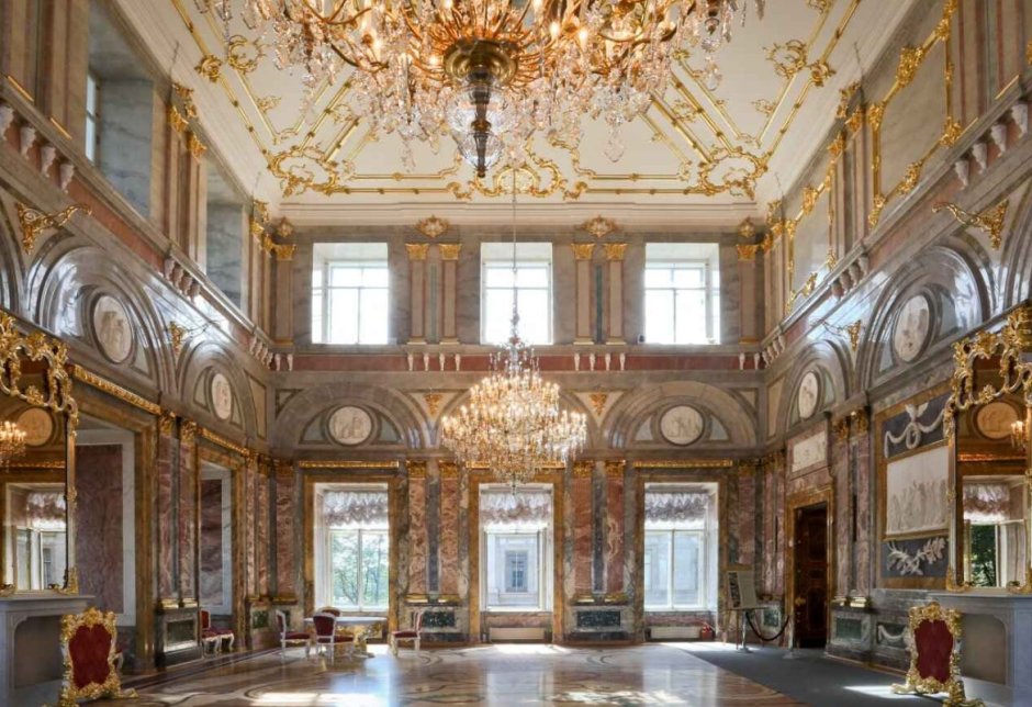Мраморная столовая Гатчинского дворца