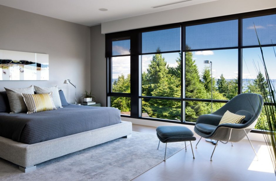 Спальня с угловым окном в стиле Контемпорари