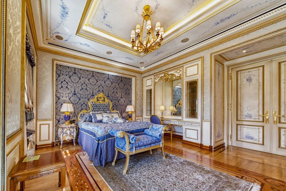 Королевский дворец внутри Холл