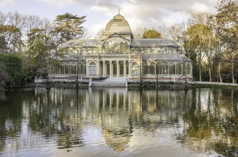Парк Буэн-Ретиро в Мадриде стеклянный дворец